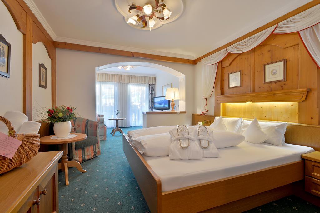 Hotel Neue Post Hippach Room photo